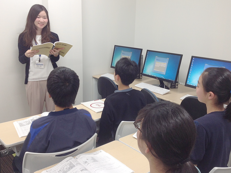 先生が生徒の様子を把握しながら指導していきます。